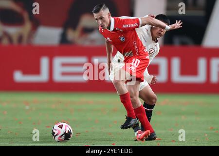 Lima, Peru. Oktober 2024. Gonzalo Ritacco von Cienciano spielte am 27. Oktober 2024 im Monumental Stadium in Lima, Peru, während des Liga-1-Spiels zwischen Universitario de Deportes und Cienciano. (Foto: Miguel Marruffo/PRESSINPHOTO) Credit: PRESSINPHOTO SPORTS AGENCY/Alamy Live News Stockfoto