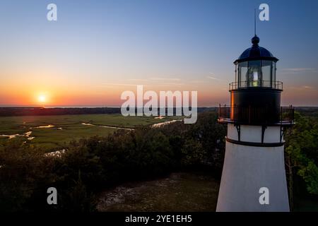 Luftaufnahme des Leuchtturms von Amelia Island bei Sonnenaufgang auf Amelia Island, Florida, USA Stockfoto