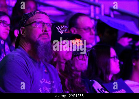 Philadelphia, Ungebundene Staaten. Oktober 2024. Der ehemalige US-Präsident Barack Obama und die US-Künstler Bruce Springsteen und John Legend haben am 28. Oktober 2024 im Liacouras Center in Philadelphia, PA, USA für Harris-Walz gesorgt. (Foto: Bastiaan Slabbers/SIPA USA) Credit: SIPA USA/Alamy Live News Stockfoto