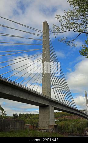 Penobscot Narrows Bridge vertikal, Maine Stockfoto