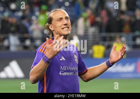 Seattle, Usa. Oktober 2024. Houston Dynamo FC Mittelfeldspieler Griffin Dorsey (25) zeigt Reisenden Fans nach einem Elfmeterschießen in einem MLS Cup Playoffs Spiel am 28. Oktober 2024 im Lumen Field in Seattle, Washington. (Foto Nate Koppelman/SIPA USA) Credit: SIPA USA/Alamy Live News Stockfoto