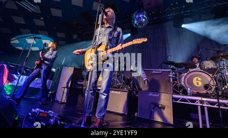 Glasgow, Großbritannien. Oktober 2024. Paul Weller tritt live auf der Bühne im Barrowland Ballroom auf. Ex Jam and Style Council Frontmann Paul Weller spielt einen intimen Auftritt im berühmten Glasgower Barrowland Ballroom und präsentiert sein neues Album 66. (Foto: Stuart Westwood/SOPA Images/SIPA USA) Credit: SIPA USA/Alamy Live News Stockfoto