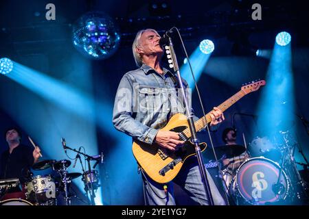 Glasgow, Großbritannien. Oktober 2024. Paul Weller tritt live auf der Bühne im Barrowland Ballroom auf. Ex Jam and Style Council Frontmann Paul Weller spielt einen intimen Auftritt im berühmten Glasgower Barrowland Ballroom und präsentiert sein neues Album 66. Quelle: SOPA Images Limited/Alamy Live News Stockfoto