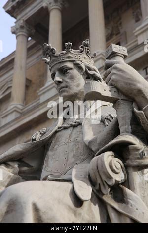 Alfonso X. von Kastilien der Weisen (1221-1284). König von Kastilien, León und Galicien. Statue von J. Alcoverro. Nationalbibliothek. Madrid. Spanien. Stockfoto