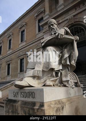 Statue von Isidor von Sevilla (ca. 560-636). Madrid. Autor José Alcoverro, 1892. Stockfoto