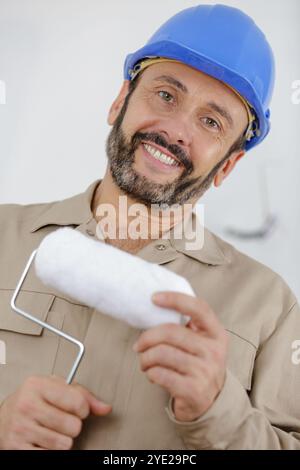 Ein Baumeister mit einer Walze Stockfoto