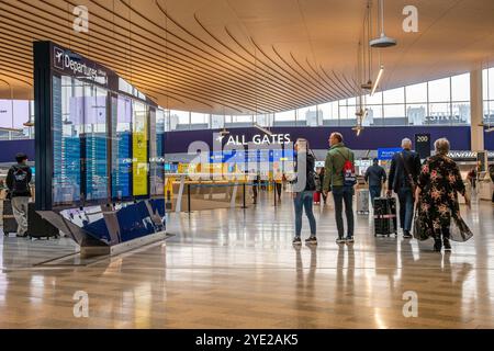 Der Flughafen Helsinki, der 19 km nördlich des Stadtzentrums liegt, ist der größte in Finnland und gilt als der beste der Welt in seiner Größenklasse Stockfoto