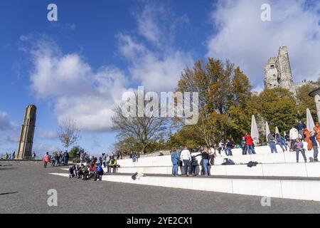 Drachenfelsplateau, das Drachenfels, ist ein Berg im Siebengebirge am Rhein zwischen Bad Honnef und Königswinter, mit einer Burgruine Drachenfels Stockfoto