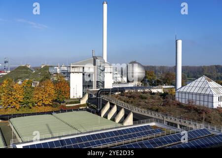 Kommunale Kläranlage am Salierweg im Norden von Bonn, direkt am Rhein, behandelt das Abwasser aus über 20 Kreisen Bonns, mit Stockfoto