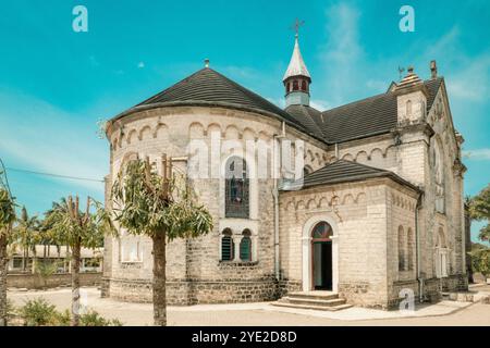 Malerischer Blick auf die katholische Kirche des Heiligen Geistes in Bagamoyo, Tansania. Stockfoto