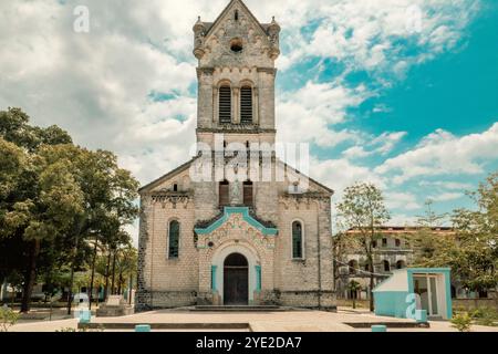 Malerischer Blick auf die katholische Kirche des Heiligen Geistes in Bagamoyo, Tansania. Stockfoto