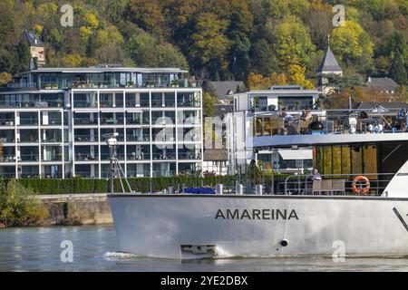 Wohnhäuser, moderne Wohnanlage direkt am Rhein, unterhalb des Drachenfels, Siebengebirge, Bad Honnef Rhoendorf, Rheinpromenade, Stockfoto