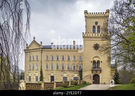 Burg im neugotischen Stil in Chyse, Tschechische republik Stockfoto