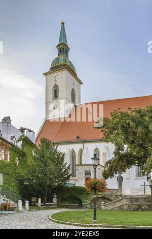 Die St. Martin's Cathedral ist eine römisch-katholische Kathedrale in Bratislava, Slowakei, Europa Stockfoto