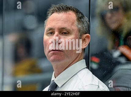 Augsburg, Deutschland. Oktober 2024. Ted Dent (Chef-Trainer, Augsburger Panther). Deutschland, Augsburger Panther vs. Fischtown Pinguins Bremerhaven, Eishockey, DEL, 13. Spieltag, Saison 2024/2025, 27.10.2024. Foto: Eibner-Pressefoto/Heike feiner Credit: dpa/Alamy Live News Stockfoto