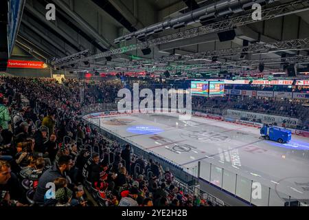 Augsburg, Deutschland. Oktober 2024. Curt-Frenzel-Stadion, Totaler Innenraum. Deutschland, Augsburger Panther vs. Fischtown Pinguins Bremerhaven, Eishockey, DEL, 13. Spieltag, Saison 2024/2025, 27.10.2024. Foto: Eibner-Pressefoto/Heike feiner Credit: dpa/Alamy Live News Stockfoto