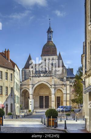 Basilique Notre-Dame de Beaune ist ein kanonisches Ensemble aus der zweiten Hälfte des 12. Jahrhunderts in Beaune, Franc Stockfoto