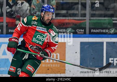 Augsburg, Deutschland. Oktober 2024. Jason Bast (Augsburger Panther, #45). Deutschland, Augsburger Panther vs. Fischtown Pinguins Bremerhaven, Eishockey, DEL, 13. Spieltag, Saison 2024/2025, 27.10.2024. Foto: Eibner-Pressefoto/Heike feiner Credit: dpa/Alamy Live News Stockfoto