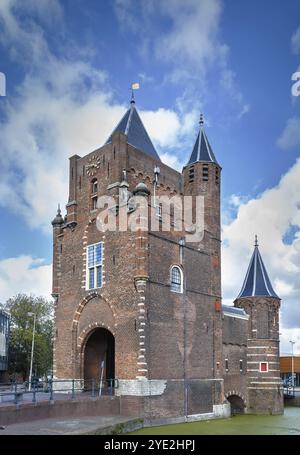 Amsterdamse Poort ist ein altes Stadttor von Haarlem in den Niederlanden Stockfoto