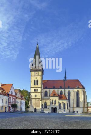 Die Basilika St. Giles in Bardejov, Slowakei, ist ein gotisches Sakralgebäude, das sich im nördlichen Teil des Rathausplatzes in Europa befindet Stockfoto