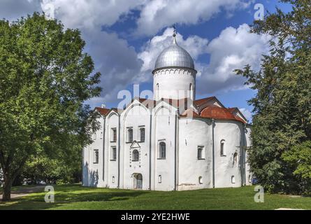 Die St. Johannes-Täuferkirche befindet sich in Jaroslaw's Court of Veliky Nowgorod wurde 1127 in Russland, Europa gegründet Stockfoto