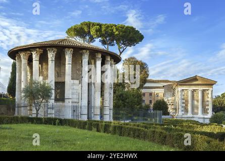 Der Tempel des Herkules Victor (Herkules der Sieger) ist ein altes Gebäude im Bereich des Forum Boarium in der Nähe des Tibers in Rom, Italien. Stockfoto