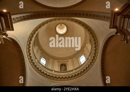 Die große Kuppel der Kathedrale St. Peter des Apostels (Cattedrale di San Pietro Apostolo) in Treviso, Italien Stockfoto