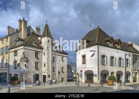 Straße mit historischen Häusern in der Innenstadt von Beaune, Frankreich, Europa Stockfoto