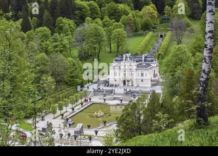 Das Schloss Linderhof ist das kleinste der drei Paläste, die König Ludwig II. Von Bayern, Deutschland, Europa erbaute Stockfoto