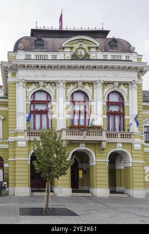 Rathaus am Dobo Istvan Platz im Stadtzentrum von Eger, Ungarn, Europa Stockfoto