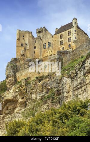 Chateau de Beynac ist eine Burg in der Gemeinde Beynac-et-Cazenac im Departement Dordogne in Frankreich Stockfoto