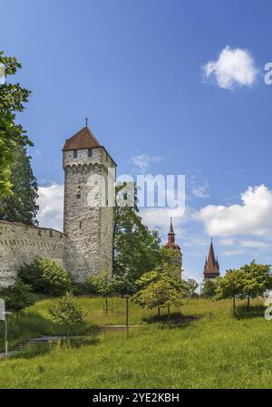 Musegg Mauer, die gefeierte Stadtmauer mit ihren neun Türmen, ist Teil der historischen Festungsanlage um Luzern aus dem 13. Jahrhundert, SWI Stockfoto