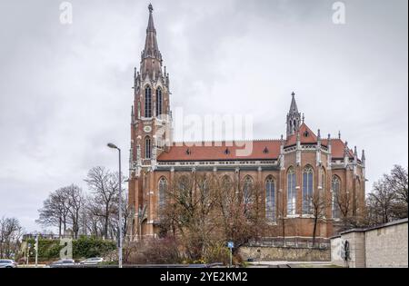 Die 1886 geweihte katholische Pfarrkirche Heilig Kreuz ist die letzte vollständig erhaltene neogotische Kirche in München Stockfoto