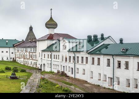 Das Kloster SOLOVETSKY ist ein befestigtes Kloster auf den Solovetsky-Inseln im Weißen Meer, Russland. Die Gateway Church of the Annunciation Stockfoto