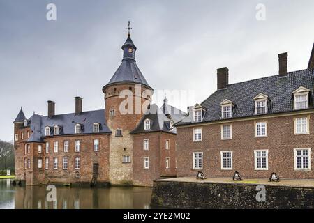 Schloss Anholt ist eine der größten Wasserburgen im Münsterland Stockfoto