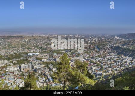 Panoramablick auf Tiflis vom Berg Mtatsminda, Georgien, Asien Stockfoto