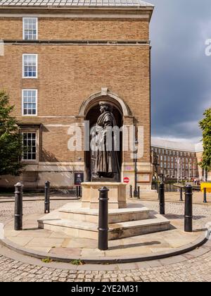 Statue von Rajah Rammohun Roy vor dem Rathaus, Bristol, England, Großbritannien Stockfoto