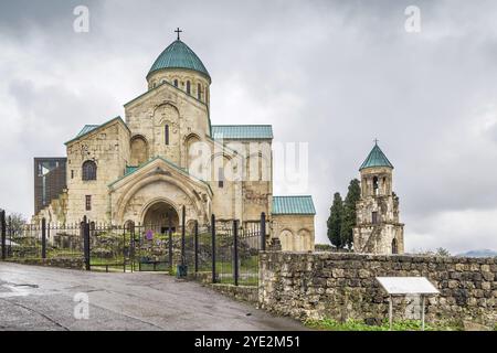 Die Kutaisi-Kathedrale, besser bekannt als Bagrati-Kathedrale, ist eine Kathedrale aus dem 11. Jahrhundert in der Stadt Kutaisi in der Region Imereti in Georgien Stockfoto