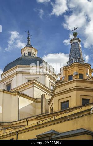 Die Kirche San Isidro el Real, auch bekannt als die Kirche colegiata San Isidore, ist ein barockes Gebäude im Zentrum von Madrid, Spanien, Europa Stockfoto