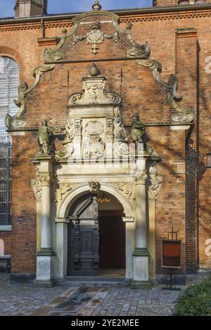 Die Kirche des Heiligen Geistes ist eine der ältesten Kirchen in Kopenhagen, Dänemark. Portal Stockfoto