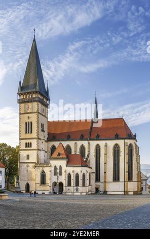 Die Basilika St. Giles in Bardejov, Slowakei, ist ein gotisches Sakralgebäude, das sich im nördlichen Teil des Rathausplatzes in Europa befindet Stockfoto