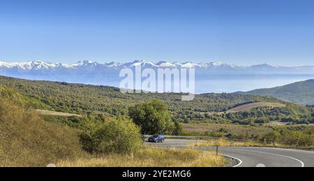 Panoramablick mit Bergen vom Gombori Pass, Georgia, Asien Stockfoto