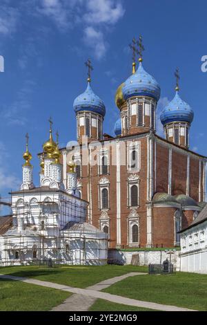 Die Himmelfahrt-Kathedrale des Rjasan-Kreml wurde in 1693-1699 Jahren von dem Architekten Yakov Buchvostau in Rjasan, Russland, Europa erbaut Stockfoto