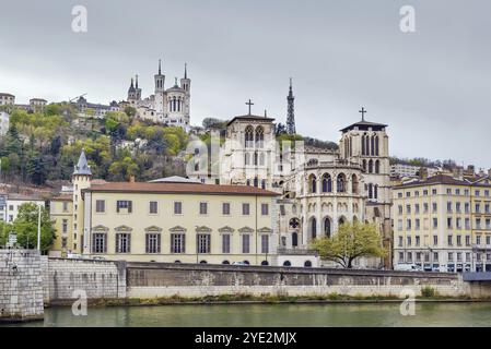 Blick auf die Kathedrale von Lyon und die Basilika Notre-Dame de Fourviere vom Fluss Saone, Frankreich, Europa Stockfoto