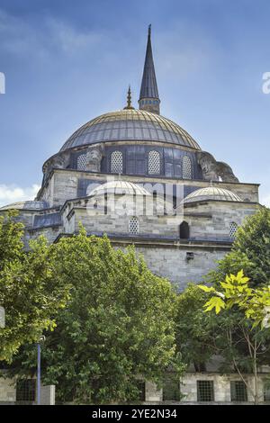 Die Gazi Atik-Ali-Pascha-Moschee ist eine osmanische Moschee aus dem 15. Jahrhundert in Istanbul Stockfoto