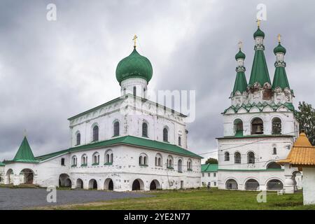 Das Alexander-Svirski Kloster ist das orthodoxe Kloster im Leningrader Gebiet, Russland. Trinity Cathedral und Belfry Stockfoto