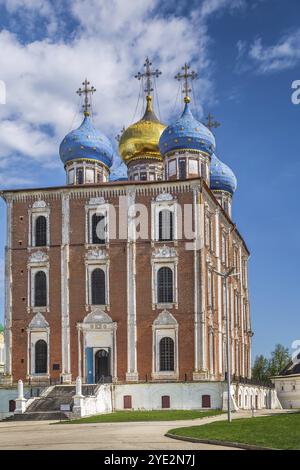 Die Himmelfahrt-Kathedrale des Rjasan-Kreml wurde in 1693-1699 Jahren von dem Architekten Yakov Buchvostau in Rjasan, Russland, Europa erbaut Stockfoto