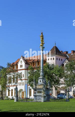 Pestsäule im Garten vor dem Kloster Seckau, Österreich, Europa Stockfoto