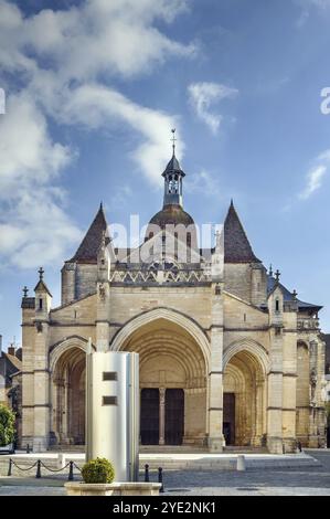 Basilique Notre-Dame de Beaune ist ein kanonisches Ensemble aus der zweiten Hälfte des 12. Jahrhunderts in Beaune, Franc Stockfoto