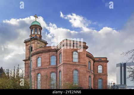 Die Paulskirche ist eine Kirche mit bedeutender politischer Symbolik in Deutschland. Sie wurde 1789 als lutherische Kirche in Frankfurt, Deutschland, Europa gegründet Stockfoto